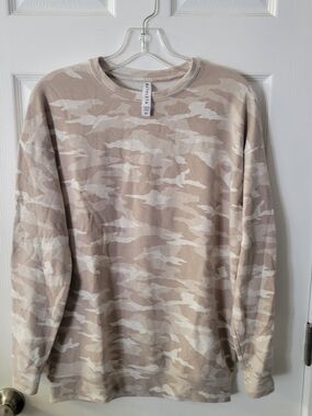 Athleta camo crewneck Pullover 
Small Tall ST